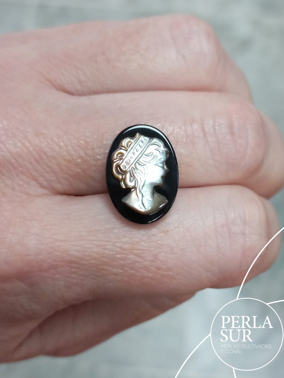 Atenea 13x18mm Camafeo Nácar Tahití + Ónix