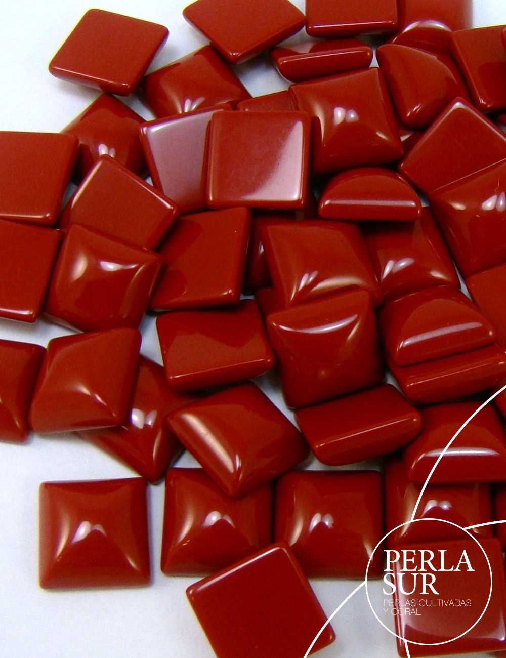 Cabuchón 10mm square coral reconstituído