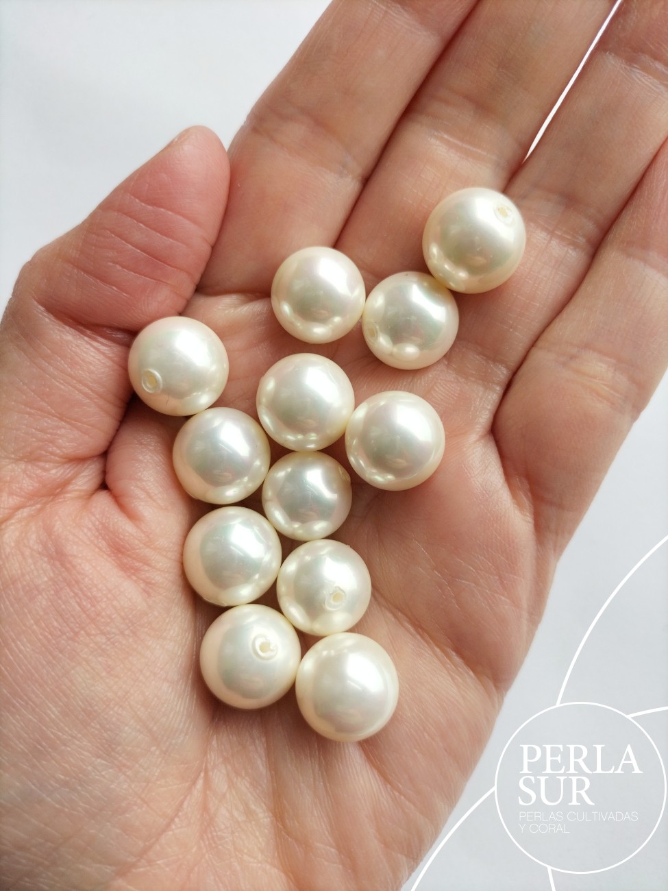 Perla shell 12mm 1/2t esférica blanca-crema