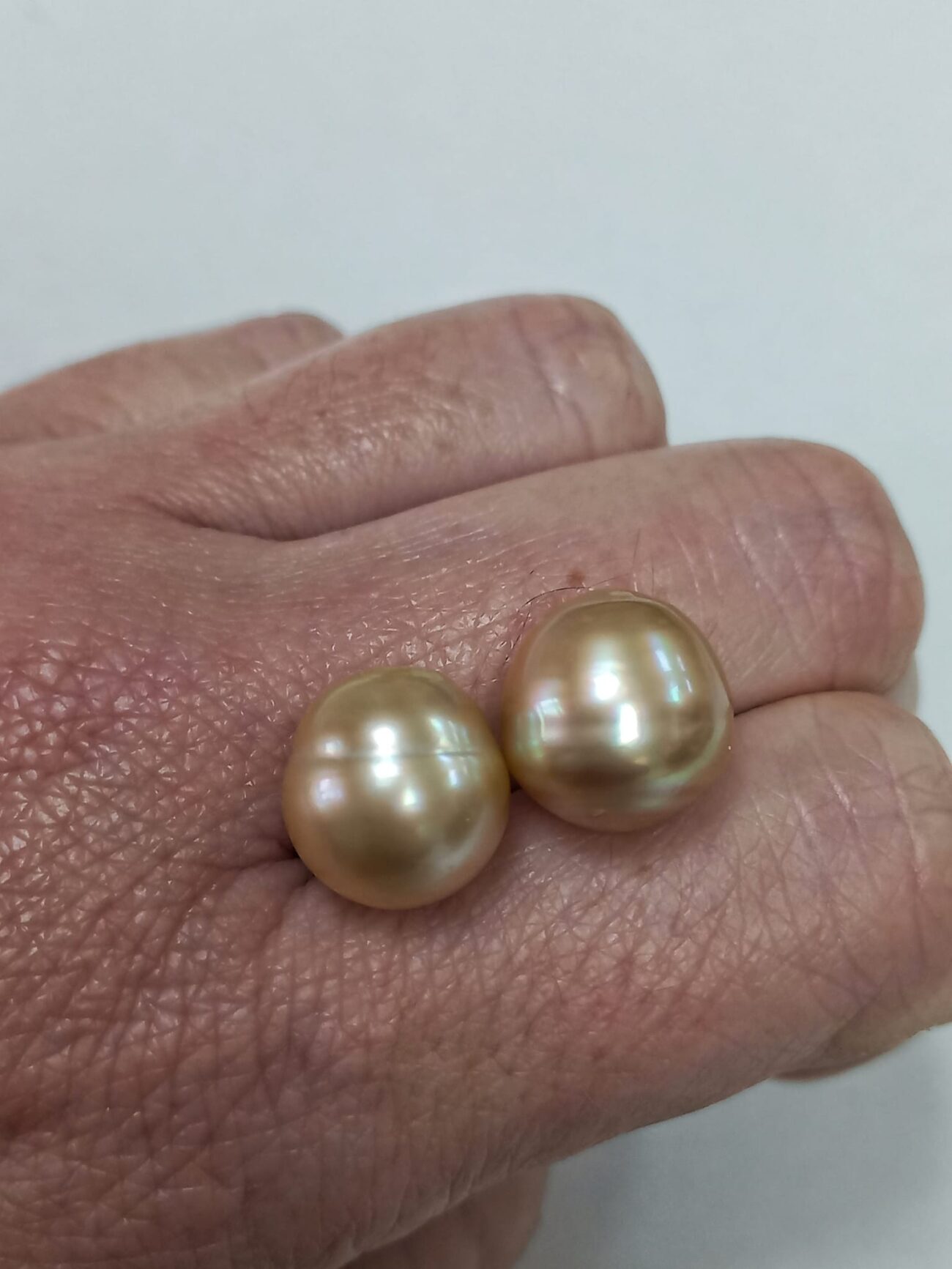 Perla Aust. Golden 12x13mm pasada barroca