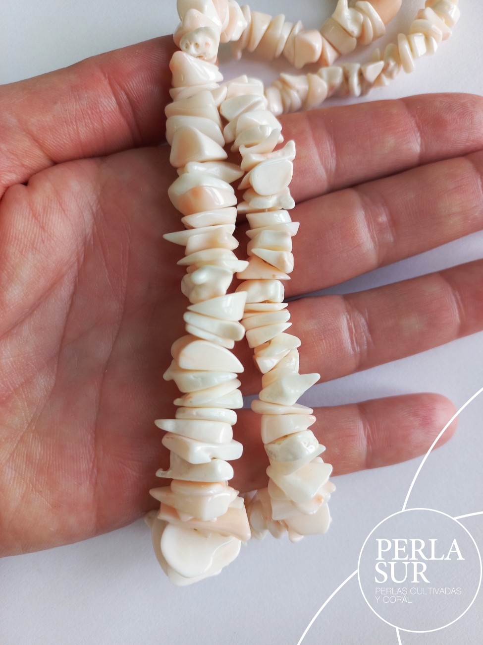 Collar Escamas coral rosa