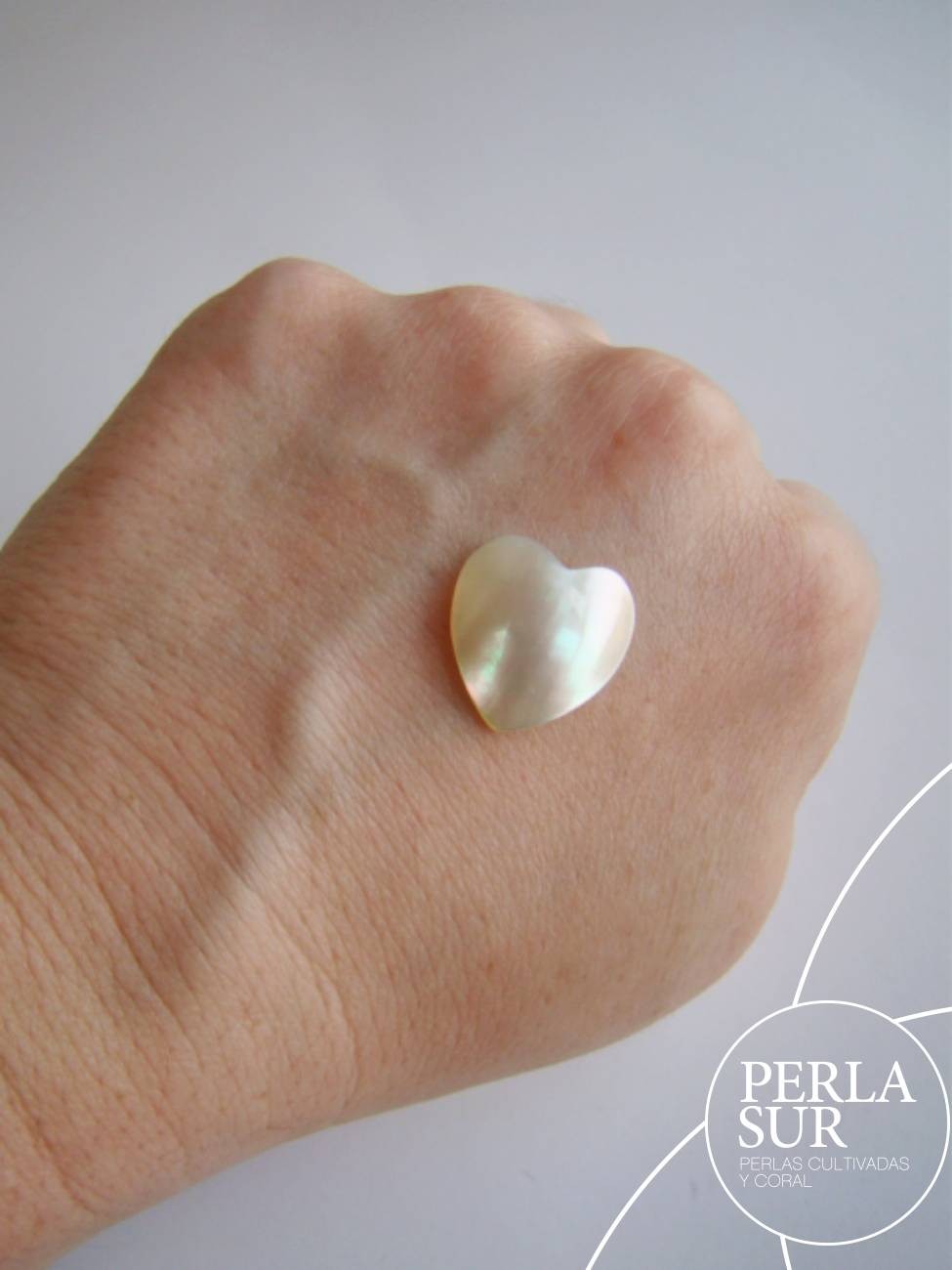 Corazón 15'5x15mm madreperla blanca