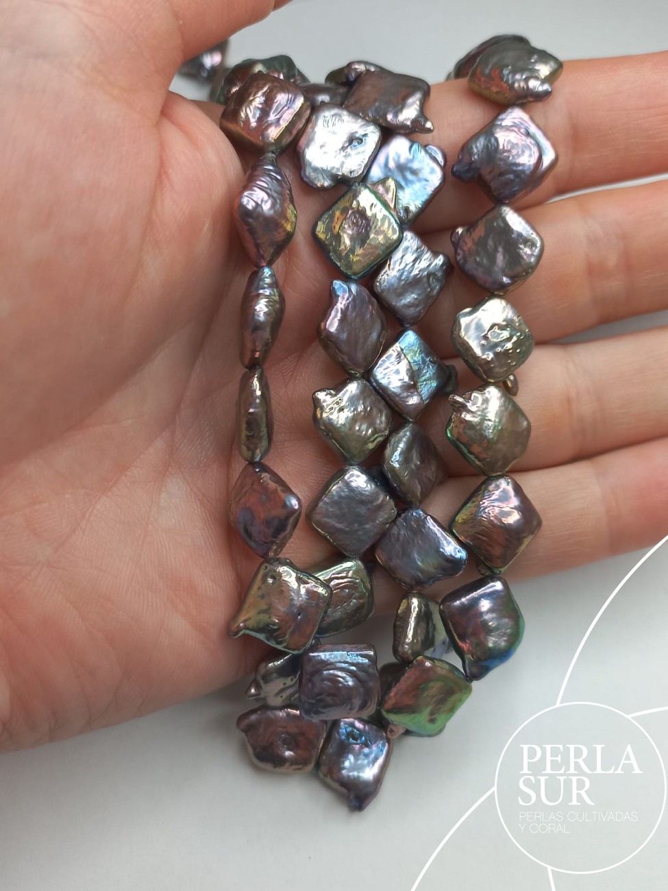 Hilo perla coin cuadrada 10-10'5mm peacock 41cm