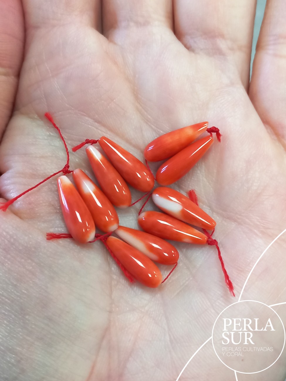 Par Perillas 5x15mm pasadas coral Japonés