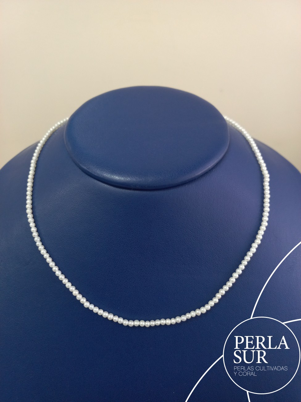 Collar perla 2'5-3mm redonda mosquetón goldfilled