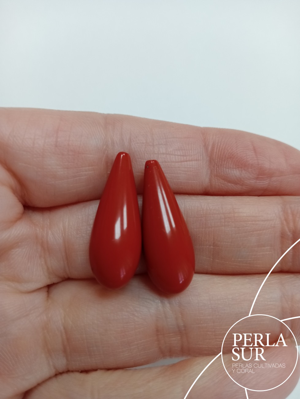 Perilla 10x26mm pasada coral sintético (rojo)